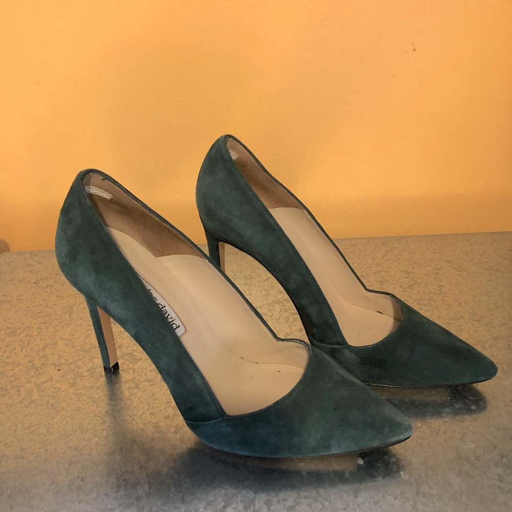 Charles David Dk. Green Suede Pumps EUC Sz 7